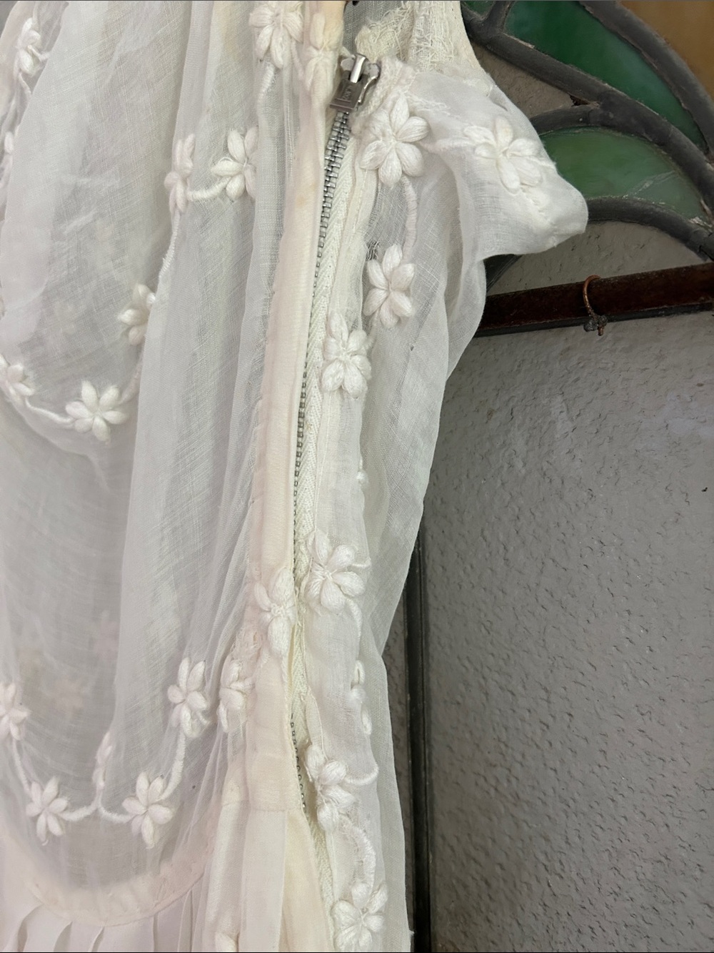 Gorgeous Vintage Ivory Embroidered Midi Dress with Floral Detail - Picture 5 of 9